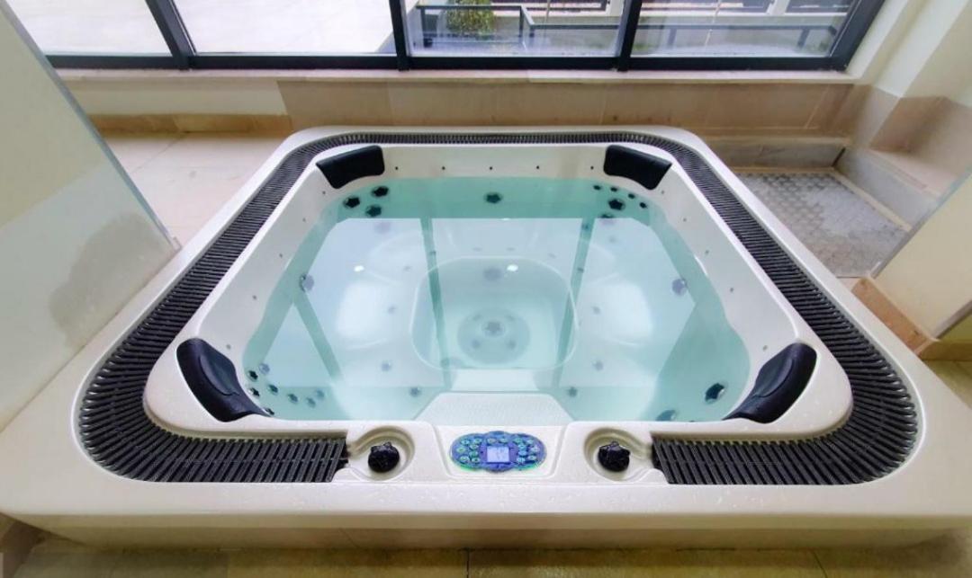 Luxury Suite Alezzi Beach Apartment Piscina Incalzita Sauna Jacuzzi Parking Năvodari Eksteriør bilde
